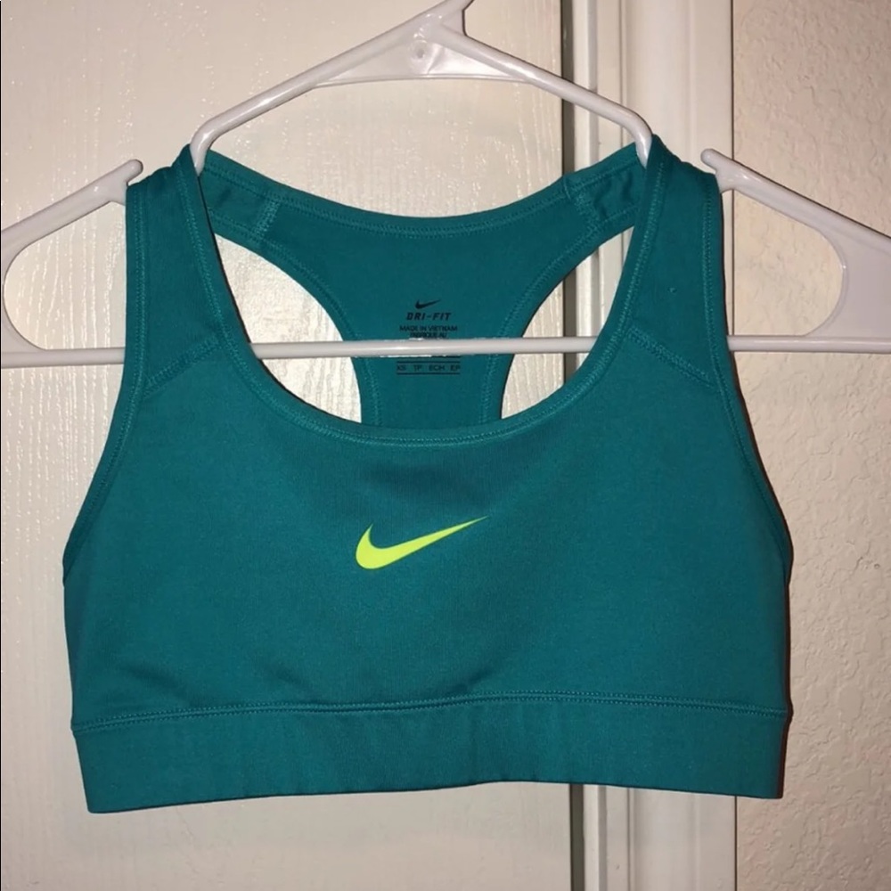 nike sports bra - Picture 1 of 3